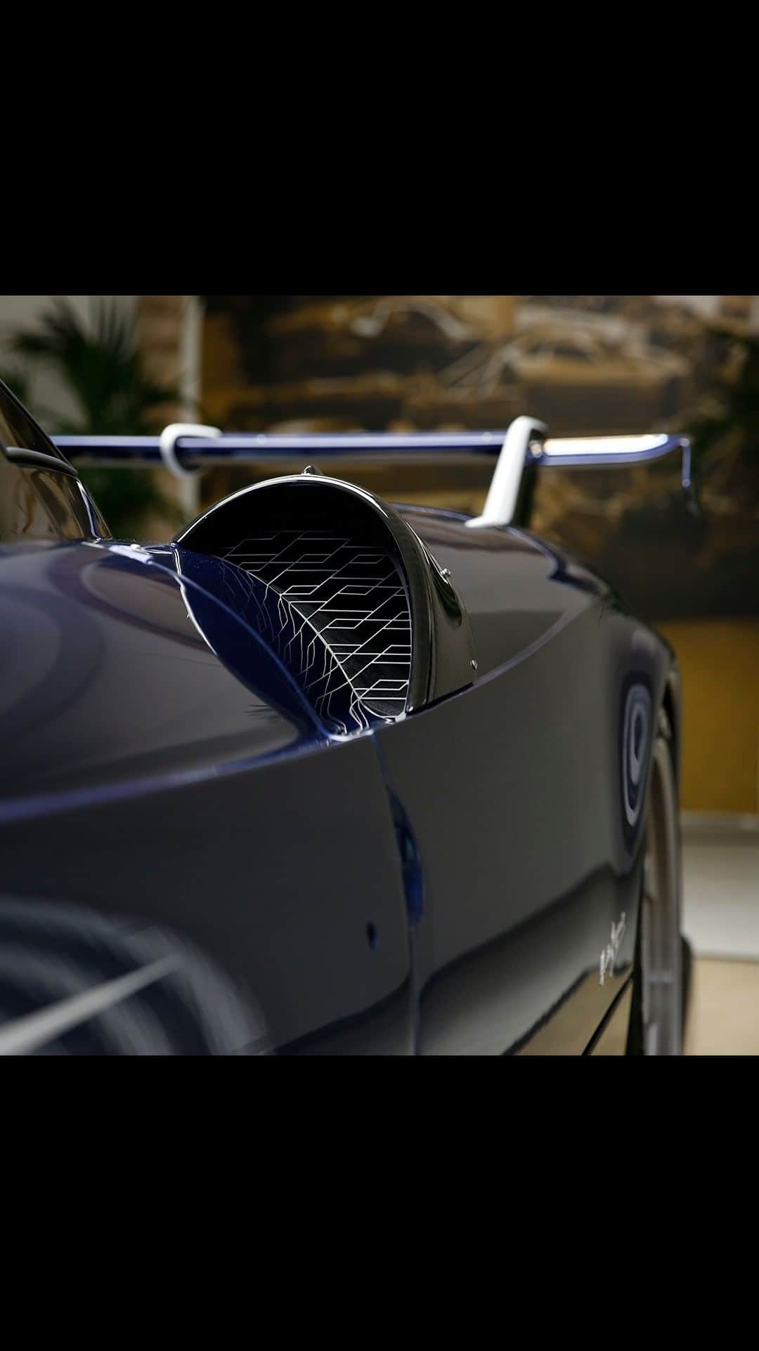 パガーニ・アウトモビリのインスタグラム：「Two new Pagani creations, their European preview planned for the 2020 edition of the Geneva Motor Show. Following the cancellation of this important event, here we are, directly from our Atelier in Modena, sharing with you what brought us to the two cars that we will be unveiling today. #pagani #huayra #roadsterbc #paganiimola」