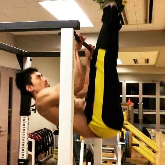 銘苅淳のインスタグラム：「トレーニングは楽しいなー  #IMPAL #Doron #mizuno #ビーレジェンド #doctorair #ウィグライ #西川AiR #トータルボディメイク #君の笑顔がプロテイン  #銘苅淳」