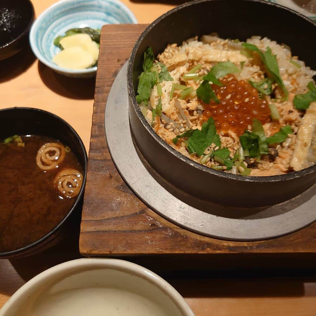 吉岡奈々子さんのインスタグラム写真 - (吉岡奈々子Instagram)「いつかの・・・ #ちょっと小腹が空いたので #釜飯  #夕食」3月7日 0時33分 - nanakoyoshioka