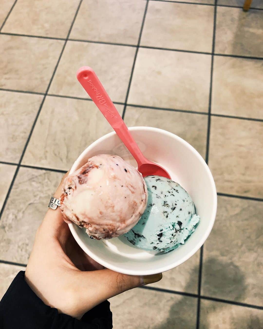 おりはらまよさんのインスタグラム写真 - (おりはらまよInstagram)「. サーティーワンは絶対この組み合わせ🍨  #31 #サーティーワン #バスキンロビンス () #チョコミント #ラブポーションサーティーワン」3月7日 0時46分 - ___mayonnaise