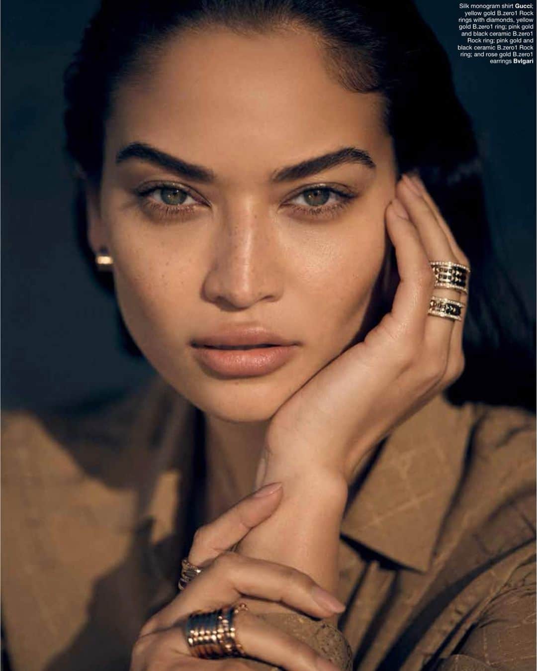 シャニーナ・シャイクのインスタグラム：「New from @manifestomedia 🖤 wearing @bulgari & @gucci ✨✨✨ Thank you to the amazing team!!! I had the best day shooting in the warm New York sun 🙌🏽 We got super lucky 🤞🏽 Manifesto Magazine @manifestomedia  Photographer @charliegraystudio  Fashion Director @yeejonathan  Styling @junglelin  Hair @tak8133  Make up @marikoarai  Wardrobe @gucci @bulgari」