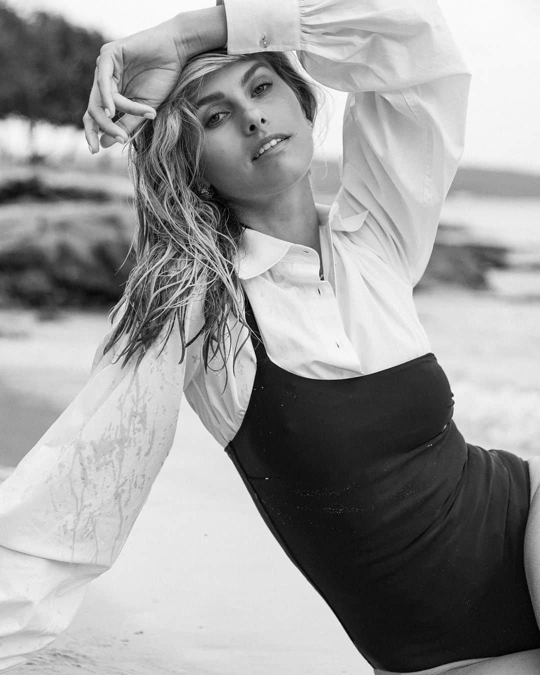 ナタリー・ジェーン・ローザーのインスタグラム：「Chillin with @jessicaleewitkamp 🖤」