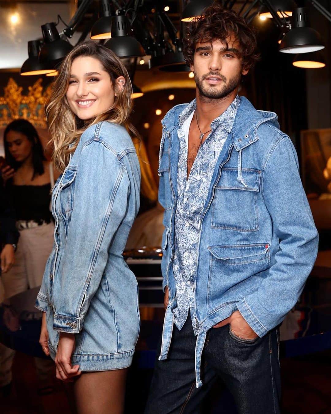 マーロン・テシェイラのインスタグラム：「—- The new collection of @forumoficial  with @sashameneghel 🍀🔥💫 —- Com a chegada do nosso lindo outono vem junto à chegada da nova e linda coleção da @forumoficial Obrigado por essa linda noite. 🍀🔥💫 —- 🎩...Peace&Light...♻️ —- #Forum #NewCollection #SaoPaulo #GoodVibesOnly」
