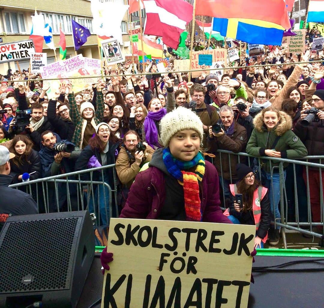 グレタ・トゥーンベリさんのインスタグラム写真 - (グレタ・トゥーンベリInstagram)「School strike week 81. Thousands of people marched together for the climate in Brussels today! With young climate activists from all European countries present! #fridaysforfuture #climatestrike #schoolstrike4climate」3月7日 2時03分 - gretathunberg