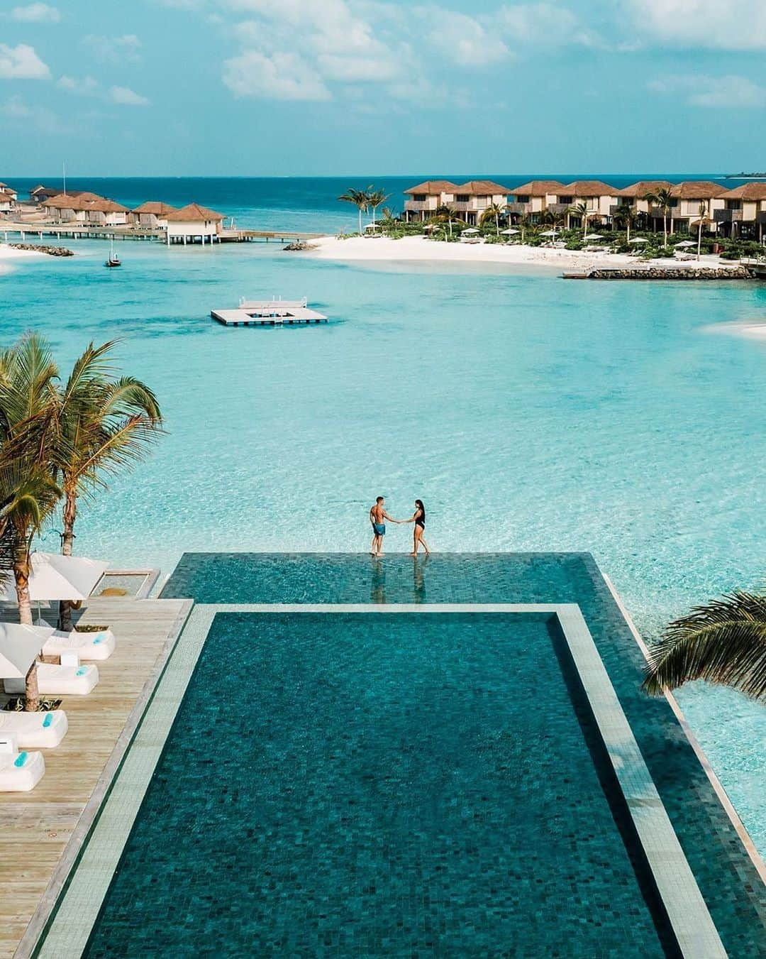 BEAUTIFUL HOTELSさんのインスタグラム写真 - (BEAUTIFUL HOTELSInstagram)「Dreamy water views feels from the adults only “Retreat pool" at the InterContinental Resort in the Maldives 🌴💦 If you could bring someone with you to visit the Maldives, who would it be? TAG that person below! 🙋🏻‍♂️🙋🏻‍♀️ (📸: @jeremyaustiin 📍: InterContinental Maldives Maamunagau Resort)」3月7日 2時01分 - beautifulhotels