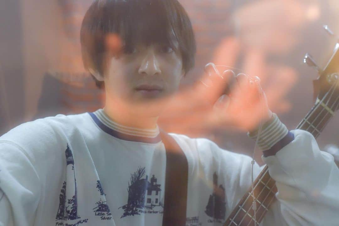 のインスタグラム：「プロフィール写真を迷っている  photo by @hub_jpg さん  １枚目か２枚目か 3、4枚目はおまけ🌝」