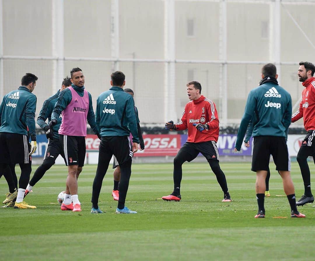 ヴォイチェフ・シュチェスニーのインスタグラム：「Mood in training 💪⚽️#ForzaJuve」