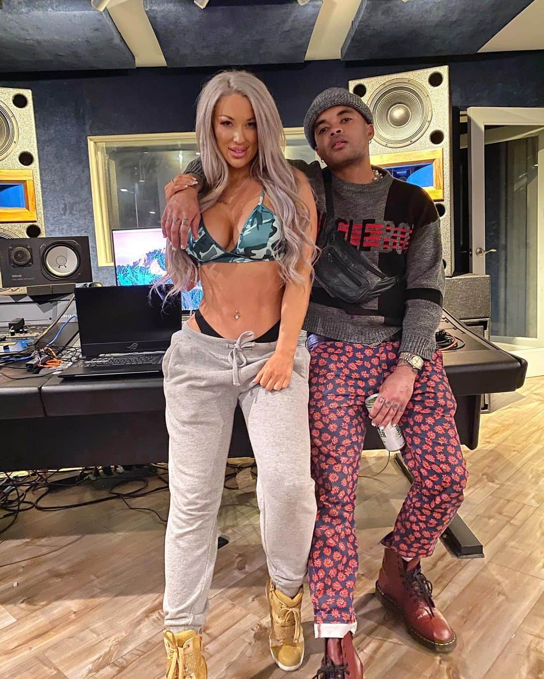 LACI KAY SOMERSさんのインスタグラム写真 - (LACI KAY SOMERSInstagram)「We workin @bobbybrackins 🎤🎶」3月7日 3時10分 - lacikaysomers