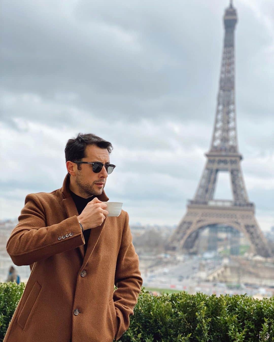 Sezgin YILMAZのインスタグラム：「last coffee in paris.. ☕️」