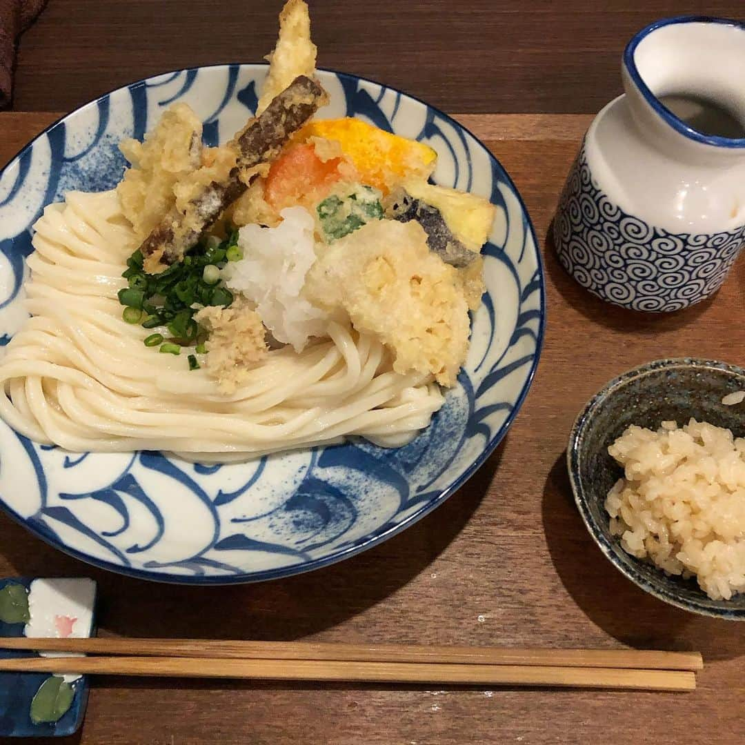 辻千恵のインスタグラム：「東京でも美しいと思える麺に出会えました きょうはとっても楽しい舞台をみた！ 心が潤いました元気」