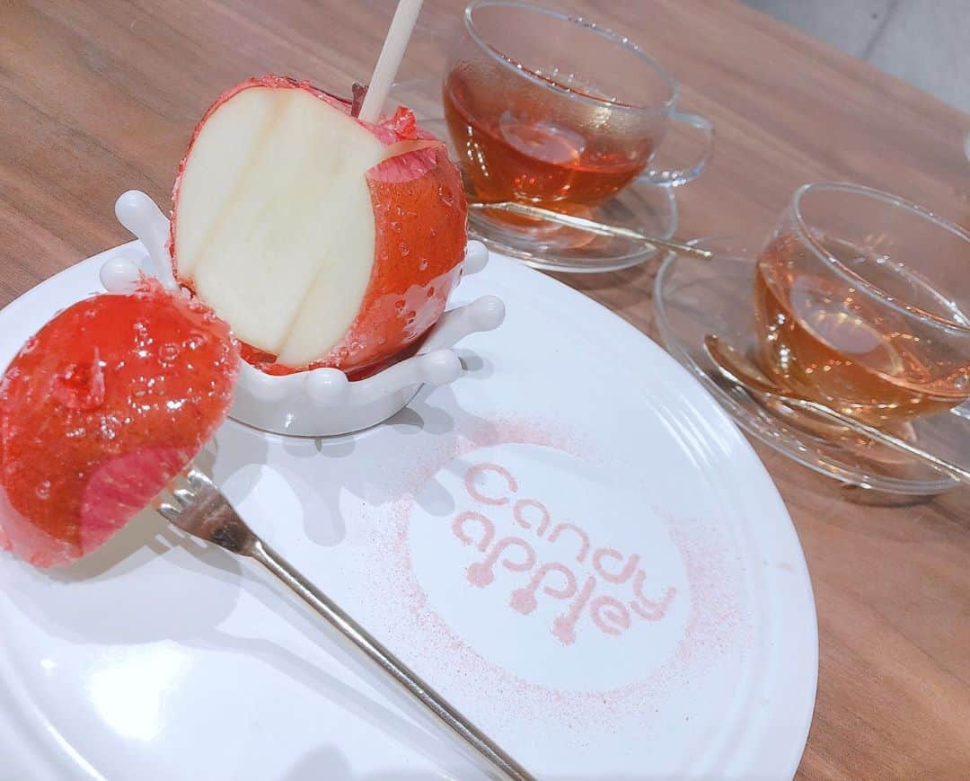 栗田麻理さんのインスタグラム写真 - (栗田麻理Instagram)「. 🍎🍎🍎 . #candyapple #りんご飴専門店 #りんご飴 #代官山 #代官山カフェ #カフェ巡り #カフェスタグラム」3月21日 22時31分 - mk_1202_x