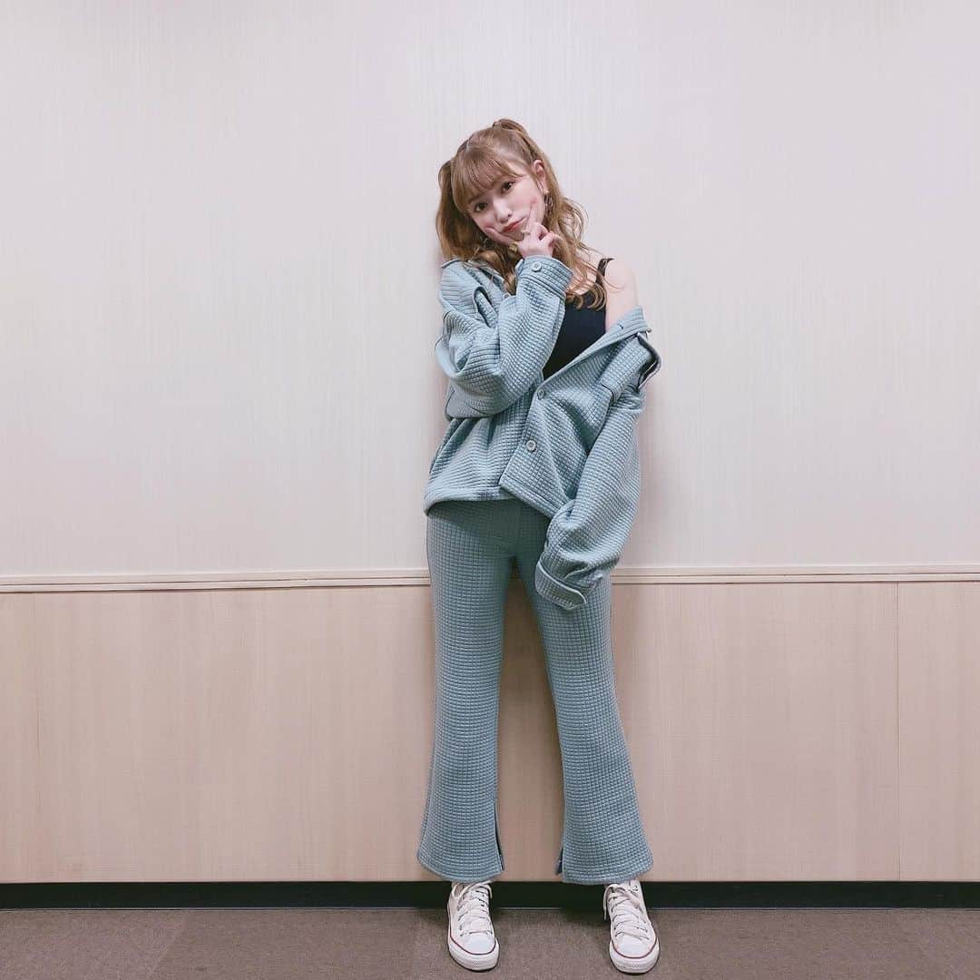 吉田朱里さんのインスタグラム写真 - (吉田朱里Instagram)「今日はミント。 . #GYDA のセットアップ 暖かくて春服着れるとテンション 上がるよね💚💚💚 . 💄→ #無敵テラコッタ . #fashion #春コーデ #春服 #converse #ミントグリーン  #ootd #spring #springfashion  #bidol . 髪型がアイドルモード。笑笑」3月21日 22時38分 - _yoshida_akari