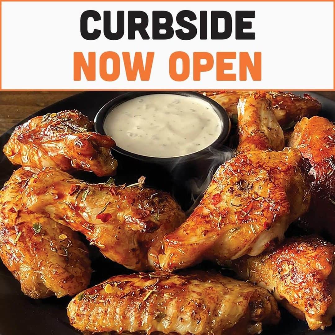 Hootersさんのインスタグラム写真 - (HootersInstagram)「Get your wings! Get your hot wings! 📣 We are now offering curbside ordering and pick up! *Beer, wine & liquor available in select states*」3月21日 23時00分 - hooters