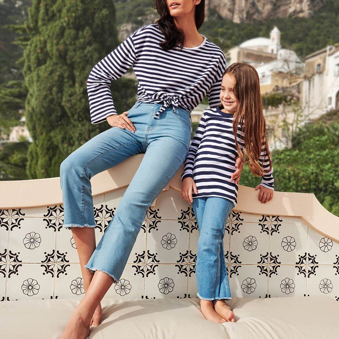 CALZEDONIAさんのインスタグラム写真 - (CALZEDONIAInstagram)「Share Love, share Emotions and ... share Fashion! 💕 We made a special collection for you and your mini me, discover our weekend promo online!  #calzedonia #italianLegwear #MiniMe [MODP0985-MOBP0167]」3月21日 22時54分 - calzedonia