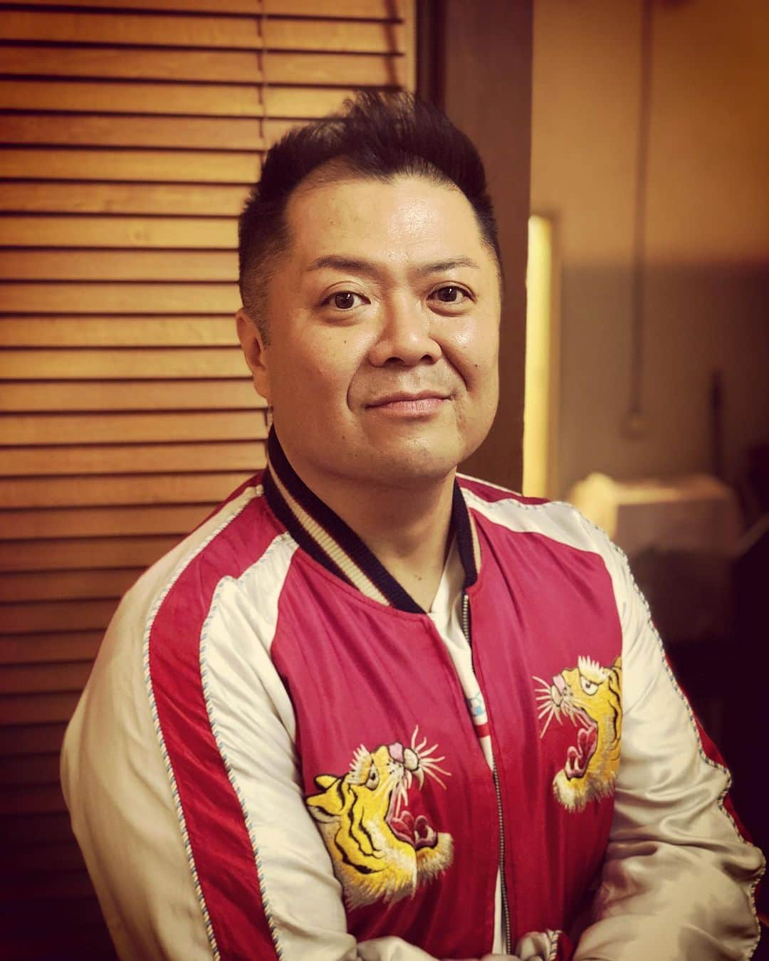 杉本知香さんのインスタグラム写真 - (杉本知香Instagram)「小杉さん今朝90㎏だったから今夜５kmくらい走るそうです🏃‍♂️💨 リバウンドしないで88㎏〜90㎏を維持してて凄い‼️ #中目黒美容室 #ブラマヨ小杉#ブラックマヨネーズ#小杉竜一 #毛なっしー#モニタリング#ホンマでっかtv #アメトーーク#薄毛バレたくない芸人 #村上マヨネーズのツッコませて頂きます  #薄毛#ハゲ#バレバレ#砂鉄#扇子 #黒い炎#二人三脚#サイドの生え癖強い #ダイエット#高脂質食ダイエット #糖質制限#炭水化物制限 #TAKAHIRO」3月21日 23時21分 - sugimotoc