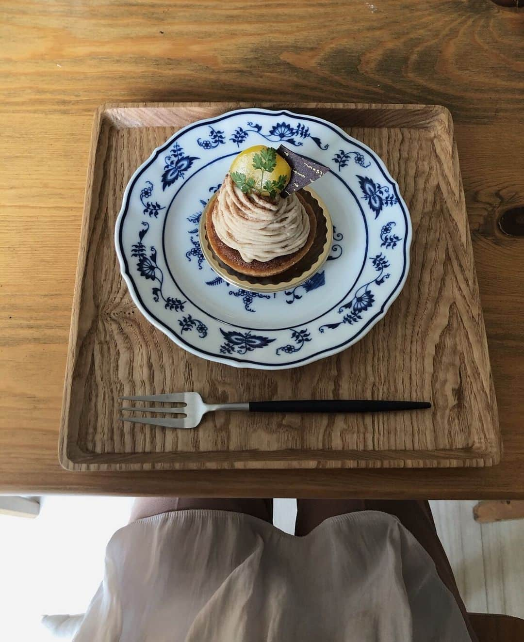 ちょびさんのインスタグラム写真 - (ちょびInstagram)「今日はお昼ご飯の後にいただきものの ケーキを食べて家でゆっくり☕︎♡ 朝からボスベイビー見てまったりしていたので 今日の検診まで少し散歩しよ👶🏻💮 NSTあるから長いだろうな〜！ . #お家カフェ#ケーキ#まったり#マタニティ#妊婦#プレママ#マタママ#プレママさんと繋がりたい#holiday#cafe#cafetime#ブルダニューブ#cutipol#寒川義雄」3月21日 15時00分 - kaoriririn15