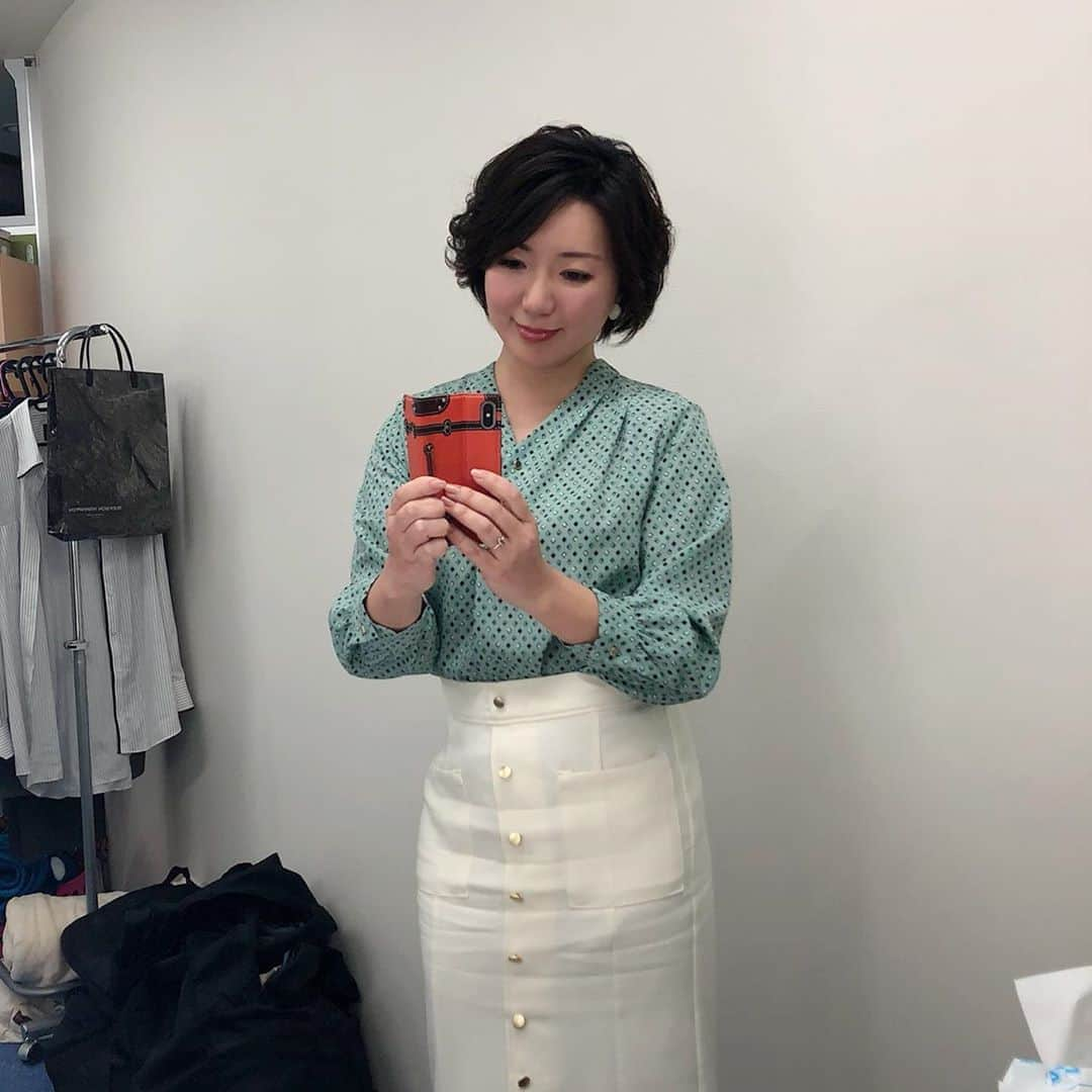 角田華子さんのインスタグラム写真 - (角田華子Instagram)「#福岡ニュースファイルcube  #ゲストは石破茂さん #衣装 ＃ブージュルード #グリーンブラウス #福岡は今日桜開花  #満開は今月末かな  #良い週末をお過ごしください」3月21日 15時15分 - sumidahanako