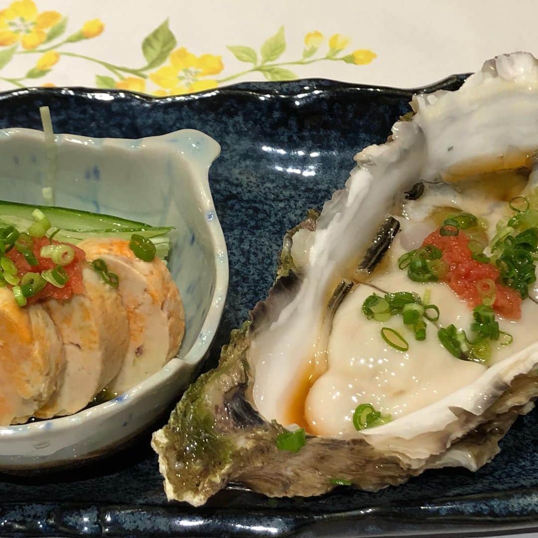 森井ユカさんのインスタグラム写真 - (森井ユカInstagram)「はぁ〜〜、寿司はいいですね〜。高校時代の同級生が握る寿司、百合ヶ丘の『瀞』。季節の肴もとびきり美味しい。小田急線沿線のみなさま、おすすめです^_^ My friend's sushi restaurant "TORO", It's very tasty I recommend it!  #寿司 #寿司屋 #百合ヶ丘 #小田急線の寿司屋 #小田急線沿線 #小田急線沿線グルメ」3月21日 15時24分 - yukamorii