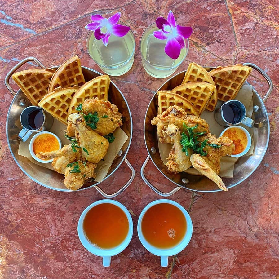 Symmetry Breakfastのインスタグラム：「Hiiiiiiiiiii 👋🏼 We are safe, happy and free from our 14 self isolation. Celebrating in the only way we know how, by eating at some of our favourite restaurants in Shanghai. We are having brunch at Highline with our saltiest Shanghai wife @shanghaigirleats, we ordered their signature chicken and waffles (salads out of shot) a Punch Colada cocktail and a cup of tea 🥰 #symmetrybreakfast - - - - - - - - - - - - - - - - - - - - - It’s quite surreal being back now, slowly the city is returning to normal but watching friends across the world go through the same process. It does get better and it will be over!」