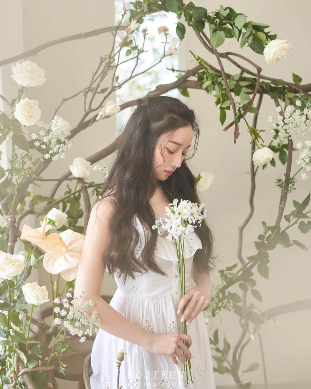 ムン・イェウォンのインスタグラム：「📸 @gobongja 💐 @ateliersup_yul」