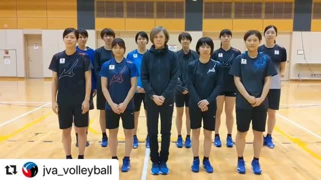 荒木絵里香のインスタグラム：「【Post by All-Grip】 #Repost @jva_volleyball with @make_repost ・・・ #火の鳥NIPPON 【日本代表より～家で体を動かそう✊】 . 学校や部活がなく、大会も開催されなくてさびしい…そんな皆さんにメッセージです😊  #いまスポーツにできること  #バレーボール #バレー #バレー部 #japanvolleyball #volleyball」