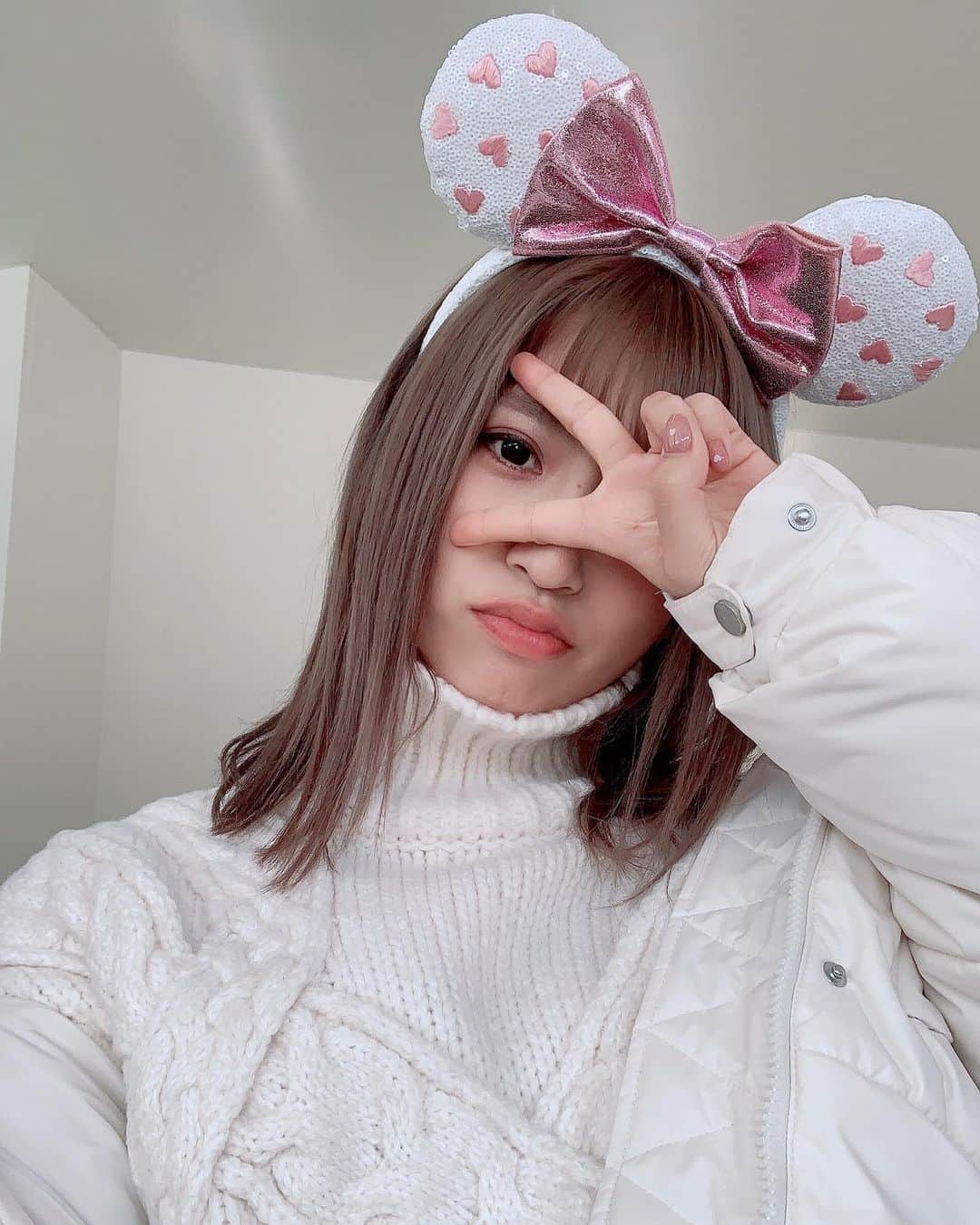 戸島花のインスタグラム：「✌️✌️✌️ #disneyland  #ディズニーランド」