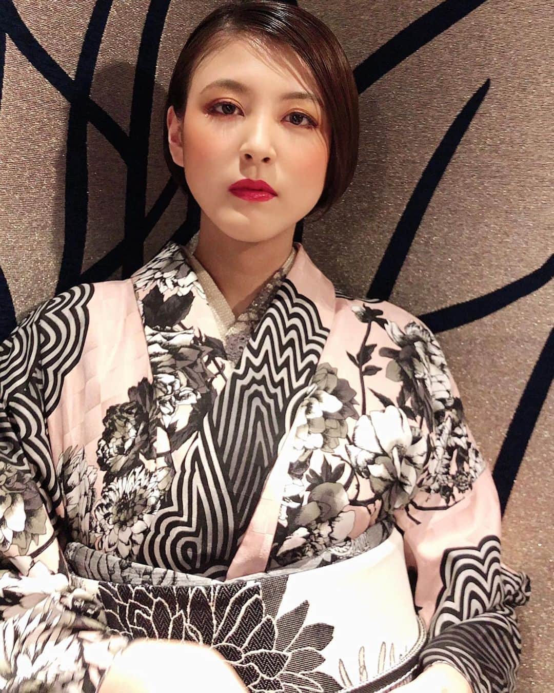 源崎トモエのインスタグラム：「JOTARO SAITO Rakuten Fashion Week Tokyo 2020A/W . #jotarosaito #斎藤上太郎 #rakutenfashionweektokyo  #rakutenfwt #rakutenfwt2020  #tokyocollection #kimono  #着物 #fashion #model #work」