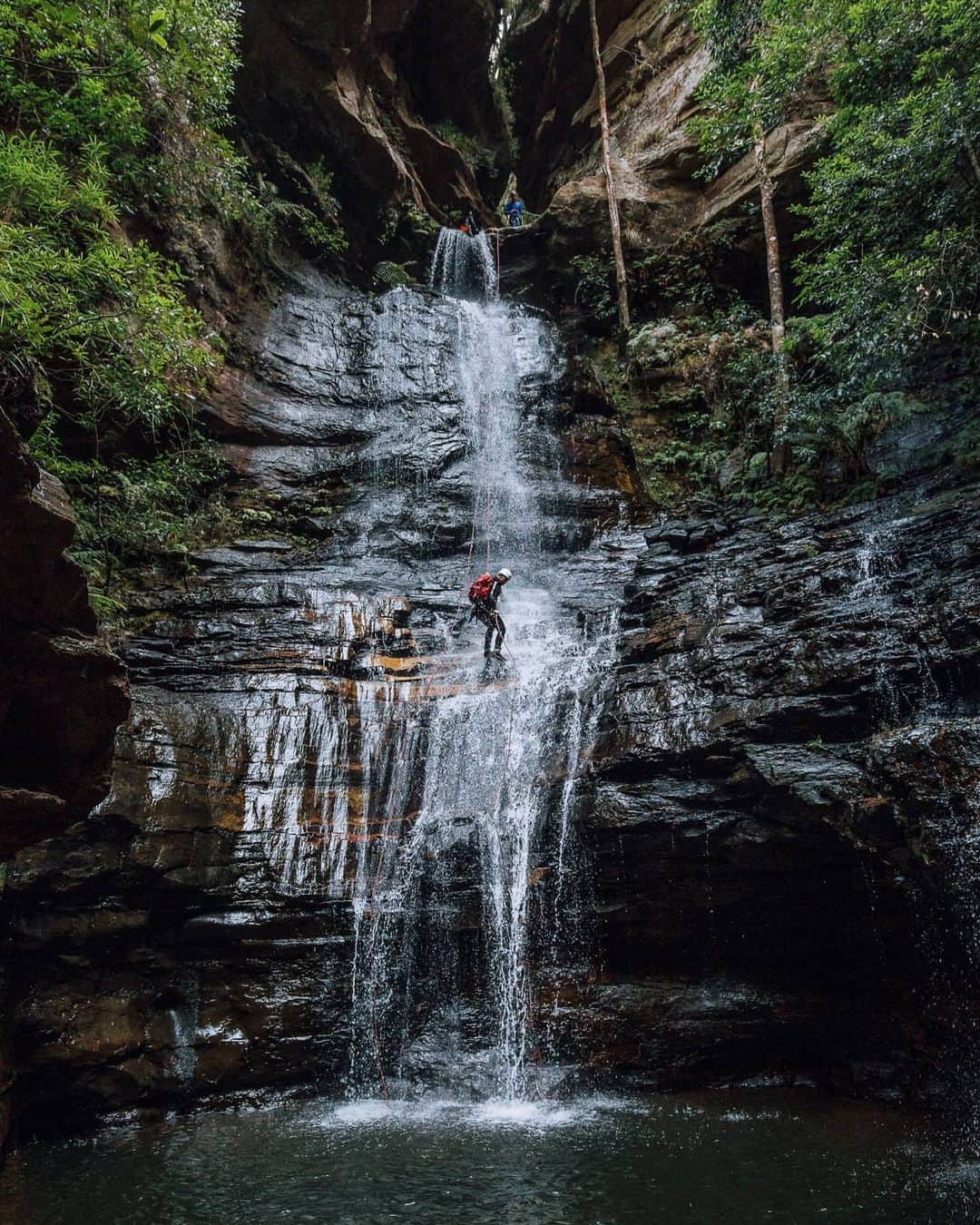 SNAPCHAT@JASONVANMIERTのインスタグラム：「#Sponsored I’ve been using the TomTom Go Supreme Sat Nav to help plan and navigate road trips. I’ve also just uploaded a recent road trip from Sydney to the Blue Mountains that you could follow along and take yourself someday (when it’s okay to travel again) check it out, link in bio. #TomTomDrivers  #TomTomDrivers #RoadTripsbyTomTom #MyOzRoadTrip」