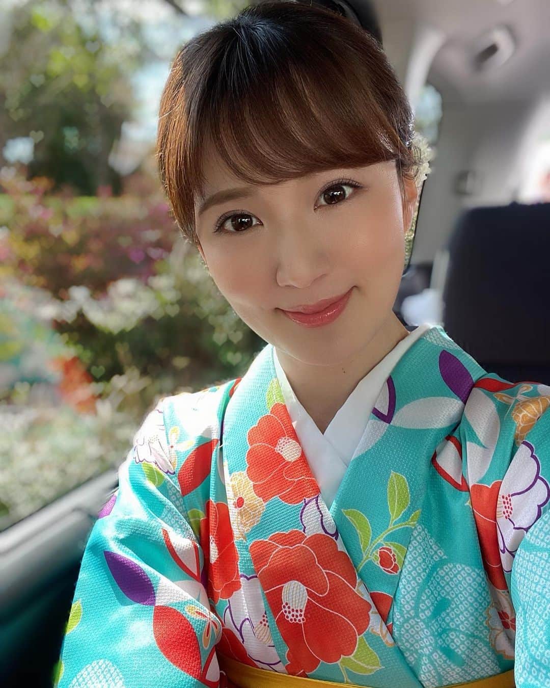 那津あやこのインスタグラム：「初の袴撮影会🌸✨﻿ ﻿ 大学の卒業式ぶり‼️✨﻿ ﻿大好きな鮮やかブルーがお気に入り😍❤️ ﻿ ﻿ ﻿ #那津あやこ #あやや #rq #racequeen #model #talent #actor #モデル #タレント #和装 #女子アナ #袴 #着物 #浴衣 #卒業 #photography #photo #kimono #graduation #instagram #yuka #japanese #beauty #body #instagood #cute #girl #hair #japanesegirl #followｍe﻿」