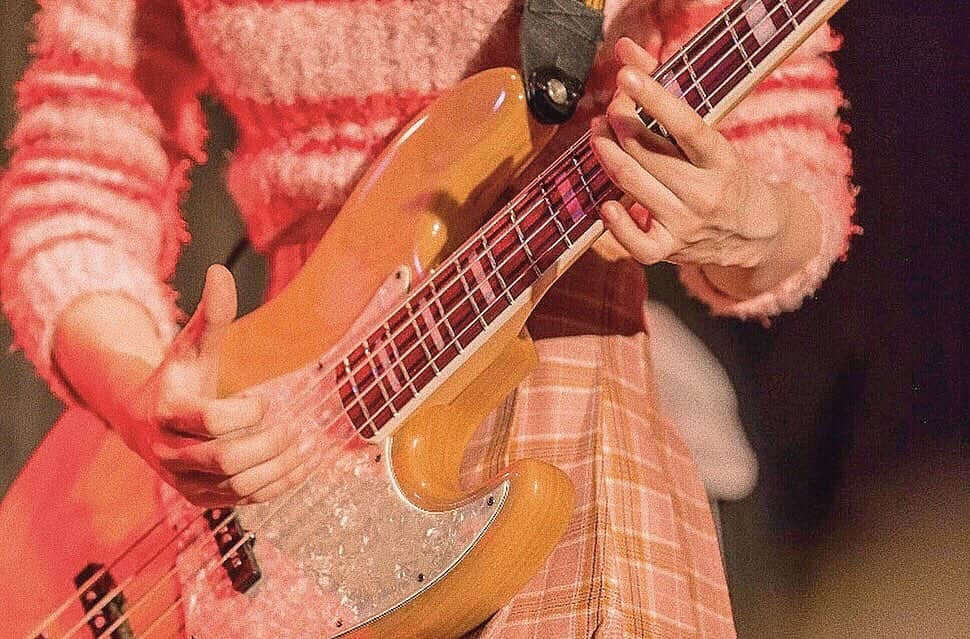 AKARIさんのインスタグラム写真 - (AKARIInstagram)「. . . . #dailylook #fashion #ootd #music #musician #bass #bassguitar #acdc  #bassist #japanesegirl #japan #follow #pink #koreanfashion #bassgram #groove #slapbass #basssolo #YouTube #youtuber #bass #ベース #ベース女子 #red #akaちゃんねる　#bassgirls」3月21日 16時31分 - akaringobass