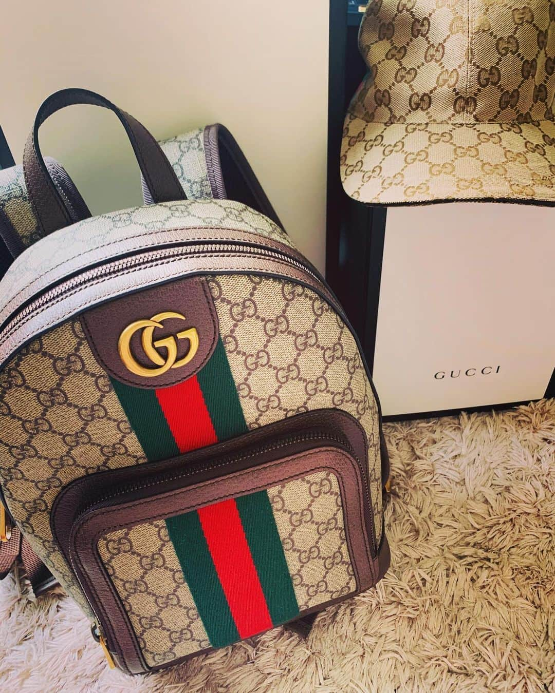 桜木れいなのインスタグラム：「あたらしく　お仲間に💓💓 #gucciリュック #gucci #love #guccibag #シークレットガーデン西中島 #桜木れいな」