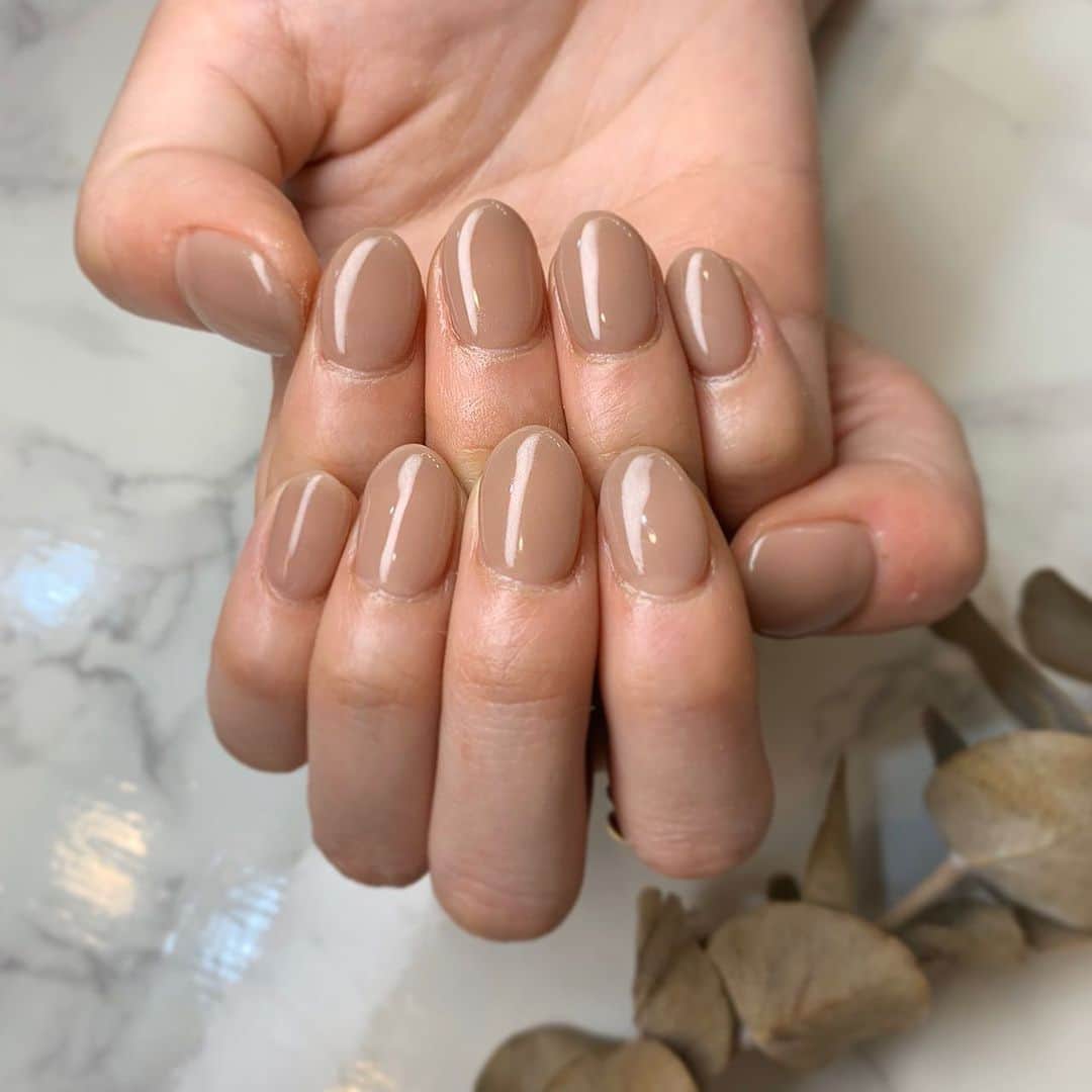 DJ mariennuのインスタグラム：「@art_room_nails  @ayanishimura0109 さんに 上品で可愛いネイルにしてもらっちゃった🧡 透け感を残したプルプルの大人ネイル💅テンション上がります😘 #nail #artroomnails #nakameguro #中目黒」