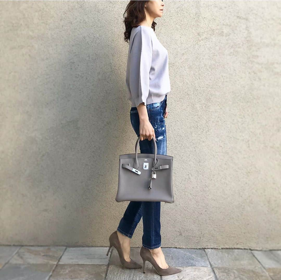 akko3839さんのインスタグラム写真 - (akko3839Instagram)「﻿ ﻿ ﻿ gray×denim﻿ ﻿ シルキータッチで肌触りのよい﻿ @fifth_store のニット﻿ イロチで欲しくなる♡⃛﻿ ﻿ ﻿ストーリー✔︎ ﻿ ﻿ top #fifth#fifthtl ﻿ bag /  hermes﻿ denim / dsquared2﻿ pumps / jimmychoo﻿ ﻿ ﻿ ﻿ ﻿ ﻿ ﻿ #フィフス#シルキータッチボリュームスリーブニット﻿ #fashion#ootd#outfit#code#coordinate#style#stylepoint#instafashion#instagood#instalike#ファッション#コーディネート#コーデ#プチプラ#プチプラコーデ#ママコーデ#160cm以上コーデ#カジュアル#ニット#ニットコーデ﻿」3月21日 16時40分 - akko3839