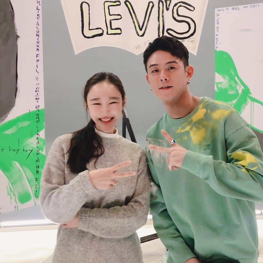 ロンさんのインスタグラム写真 - (ロンInstagram)「2020 Levi’s👖 뮤직캠페인 진짜 멋있는 작품이 나올겁니다  기대해주세요 coming soon 2020.03.23  #이사강감독 #리바이스 #리바이스뮤직캠페인  #빈지노 #식케이 #황소윤」3月21日 16時47分 - chun_byoung_hwa