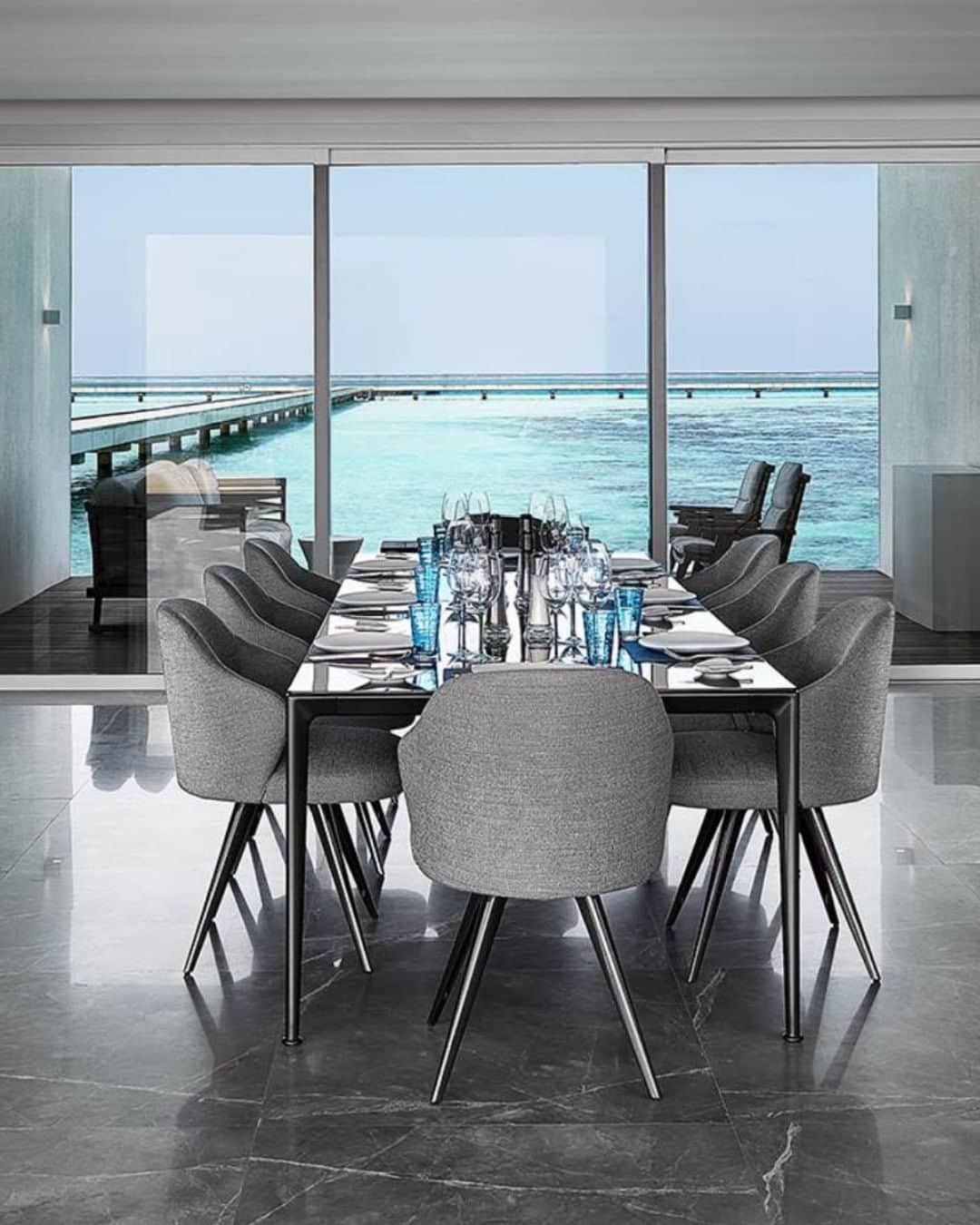 Minotti Londonさんのインスタグラム写真 - (Minotti LondonInstagram)「The Muraka by Conrad Maldives Rangali Island, the first undersea residence in the world, is one of the most exclusive locations in the Maldives.  A unique project that is the perfect synthesis of contemporary design and technology, an architectural wonder that spans an area which lies both above and below the surface of the Indian Ocean.  Particular care was dedicated to the large, ultra-bright living area, characterised by floor to ceiling windows and furnished with two Powell seating systems, some Quinn armchairs and a series of Cernobbio coffee tables.  In addition to the Aston stools, designed for the counter in the lounge, a row of Leslie dining chairs brightens up the dining area.  Instead, the master bedroom features the Creed bed, with a matching pair of Creed Small armchairs, the Kitaj coffee table and the Prince Cord Indoor armchair.  A large Florida seating system is the centrepiece of the open-air spaces.  Discover the full Minotti collection by clicking the link in our bio.  #london #minotti #minottilondon #maldives #maldivesresorts #furniture #furnituredesign #design #designinspiration #luxurylifestyle #luxury #luxuryrealestate #holidays #vacation」3月21日 16時56分 - minottilondon