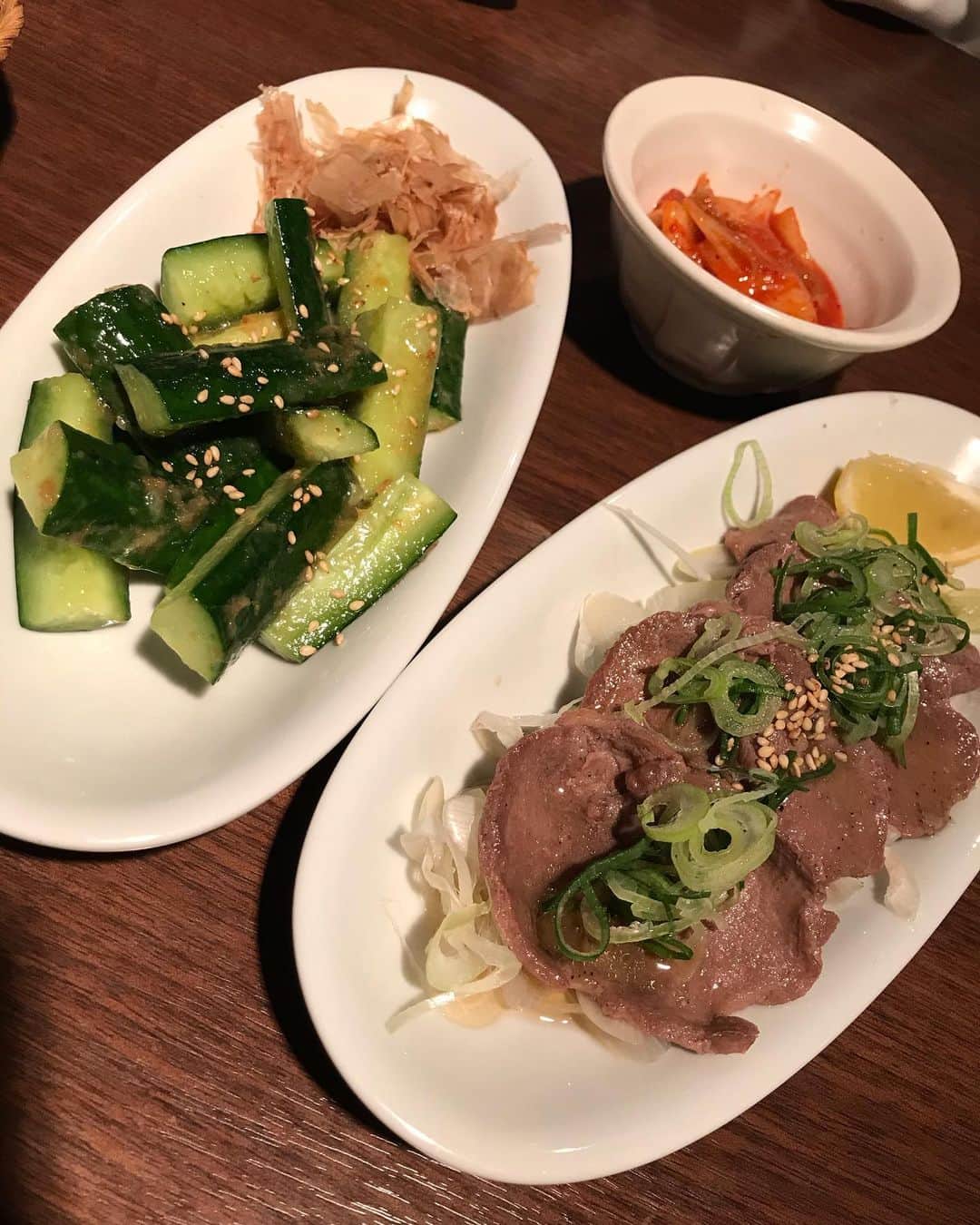 一井悠理さんのインスタグラム写真 - (一井悠理Instagram)「おそろコーデ👐 寂しくなるわぁー🥺🥺🥺 でも応援する🌟 #おそろコーデ  #ネギ塩タン  美味しかった😋 #最近お酒弱いです」3月21日 17時06分 - yuripoyo.1212