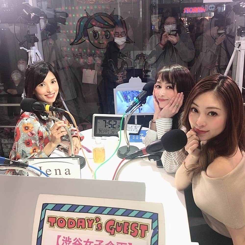 杏さゆりさんのインスタグラム写真 - (杏さゆりInstagram)「昨日は『渋谷女子企画』クロスFM公開生放送ありがとうございました💕💕💕 . 共演してから10年。。。🥺✨ いまだにこうして集まれるって幸せ❤️ しかも今回はお仕事😊😊😊 . あっという間の50分でした✨ . ラジオの様子がYouTubeに来月あたり？アップされるらしいのでアップされたらまたご報告致します✨ . #桜井奈々　#辰巳奈都子 #渋谷女子企画　#クロスFM #ラジオ　#radio #杏さゆり #SayuriAnzu」3月21日 17時07分 - anzu_sayuri_official