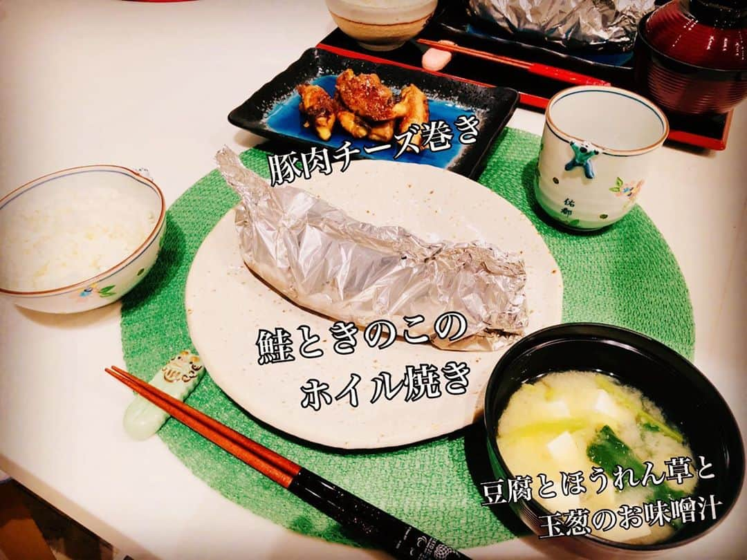 平愛梨さんのインスタグラム写真 - (平愛梨Instagram)「レストランもカフェも閉鎖しちゃった。  自宅周りは賑やかだったから人がいなくなるとどこか不安になる😢  知らない人であっても、何かあったら、誰かが側にいる!という心強さって勝手ながら頼りにしちゃってたんだな😅  しかし！ 川島氏からもらった津乃鶴だしほんとに最強だな😍  隠し味としてどんぶりやお味噌汁、野菜炒めなどに使ってる🤩 #平飯#朝昼晩#おうちご飯#ネタに尽きる#大丈夫か#献立#とうとう#かぶってきたぞ#困ったな#レパートリー少ない#夫に作るごはん#楽しい#考えるのは大変だけど#買い物#ウキウキしてラ#この気持ち#いつまでも#持ち合わせていたい#が#一体どうなる#はては#いや#さては#自分次第　ってか#🙈#津乃鶴だし#助けられてる#さぁて#仕込み#開始しよか」3月21日 17時19分 - harikiri_tairi