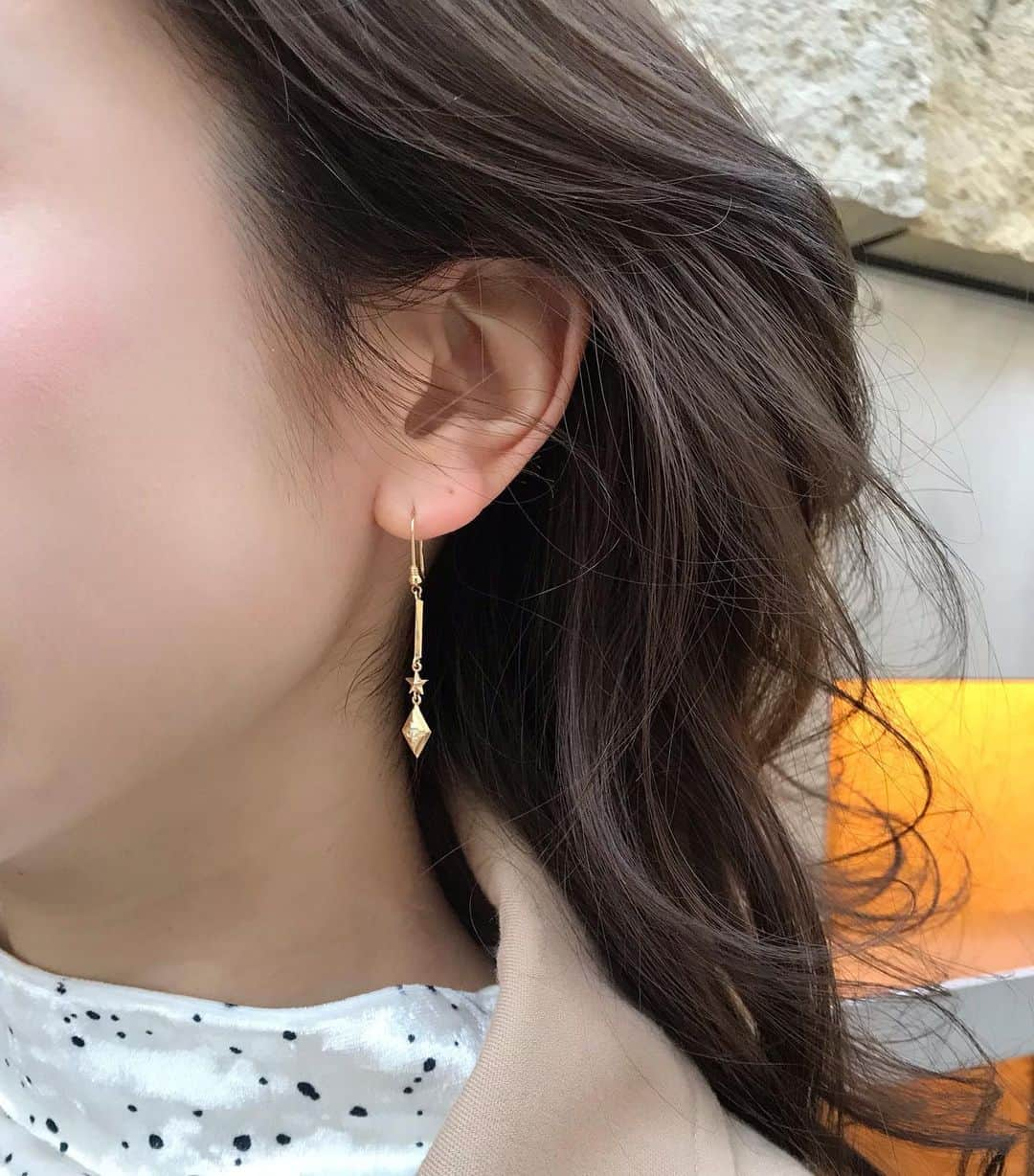 太田麻美さんのインスタグラム写真 - (太田麻美Instagram)「昨日の📷 earring... @armygirl_tokyo  #ootd #outfit #code #accessory #armygirl #jewelry #bag #fashion #instafashion #私服 #コーデ #アクセサリー #ピアス #イヤリング」3月21日 17時26分 - asami0523