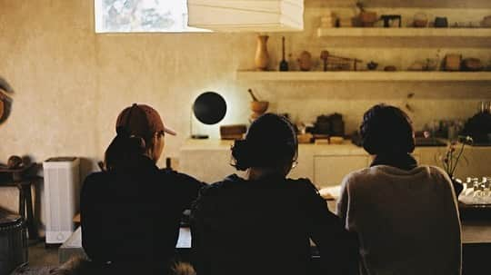 イム・セミさんのインスタグラム写真 - (イム・セミInstagram)「제주 보고싶다  사진으로 콧바람 쐬기 우유는 송아지의 것입니다. 비건해요 우리  #상수동의밤 #비건밥상 #잘먹었습니다  #함께해요 #채소밥상 #VEGAN #haroofilm」3月21日 17時59分 - susemee