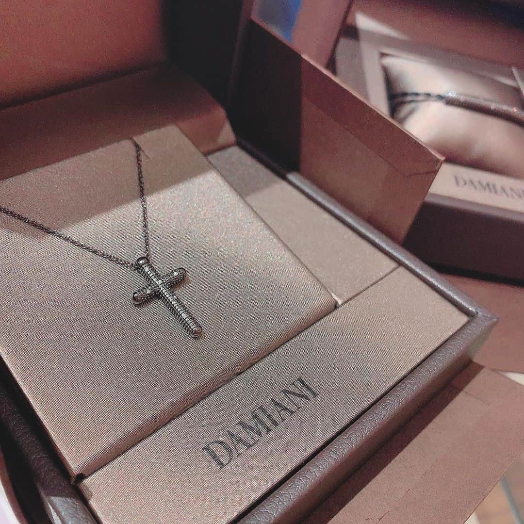 のインスタグラム：「〔DAMIANI〕 METROPOLITANのネックレスとブレスレットをセットで💫 いつもありがとうございます✨ ぜひたくさん着けてください☺︎！ . #DAMIANI #ダミアーニ #METROPOLITAN #メトロポリタン #ネックレス　#ブレスレット #bijouxthreec #ビジュースリーク #新潟　#古町 #クラッシュアンドカンパニー」