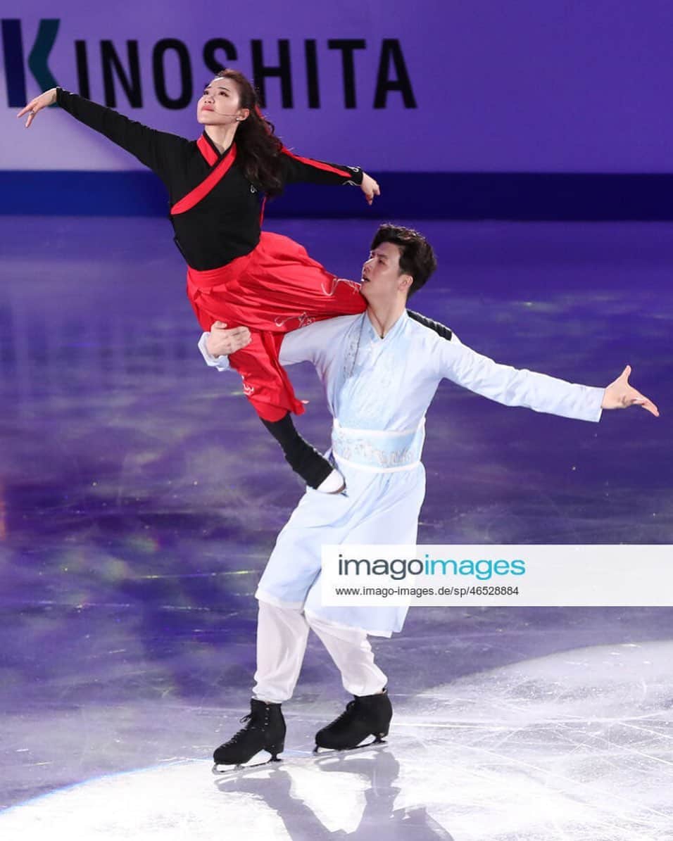 王詩エツのインスタグラム：「Say goodbye to this season and thank everyone for their support and company.  Thanks to our skating school, every teachers and my friends ❤️ In this big family, there is a lot of love every day @iceacademyofmontreal  stay healthy.  Love you guys🥰See you next season」