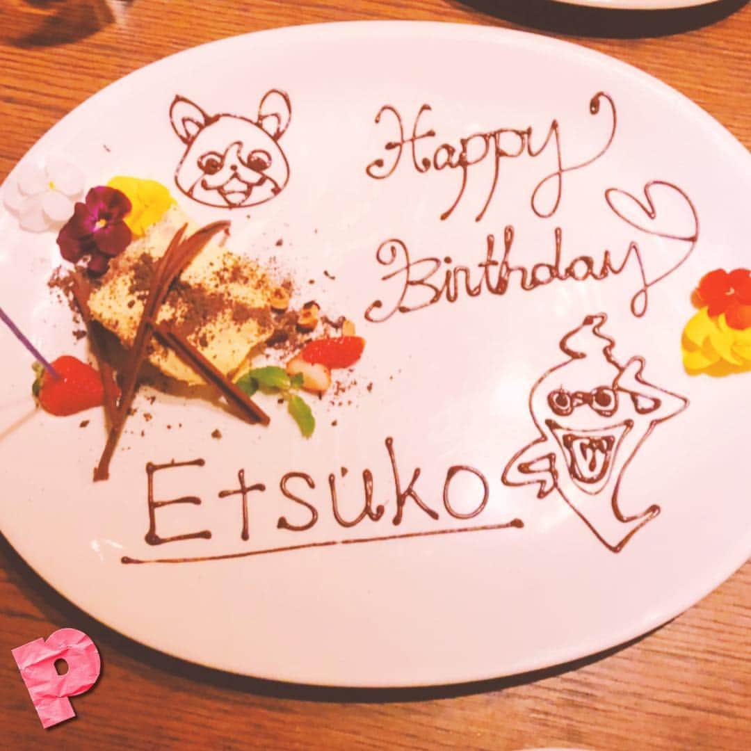 小桜エツ子のインスタグラム：「ちょっと時間が経ってしまったけど、今年もチームパッチョの皆様がお誕生日会を開いてくださいました。  ケーキのお皿には妖怪さんの絵が！」