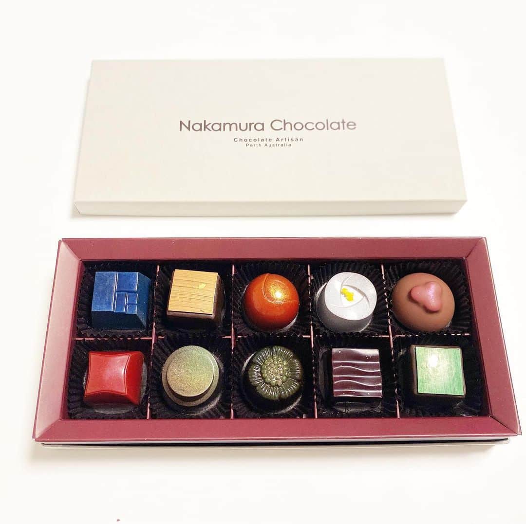 市川歩美のインスタグラム：「Nakamura Chocolateのオーストラリアンセレクション。 オーストラリアならではの素材を使い、オリジナリティがあります。バレンタインシーズン、いくつかのメディアでご紹介しましたけど、みなさん食べたかな？🥰 #chocolate#chocolatelover#ilovechocolates #チョコレート大好き#チョコレート好き#nakamurachocolate #ナカムラチョコレート #ボンボンショコラ」
