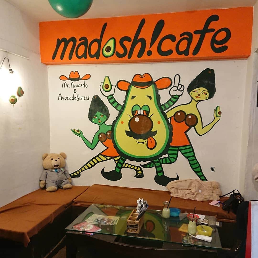 浅乃ハルミさんのインスタグラム写真 - (浅乃ハルミInstagram)「#madoshcafe #マドッシュカフェ原宿  #原宿カフェ  #アボカド専門店  #アボペチーノ  友人の服やバッグが写り混んでますが気にしないでください。完全にミスです！笑 他にも食事してきたので、そちらは改めて別タイミングで載せますね。」3月21日 19時23分 - harumiasano_