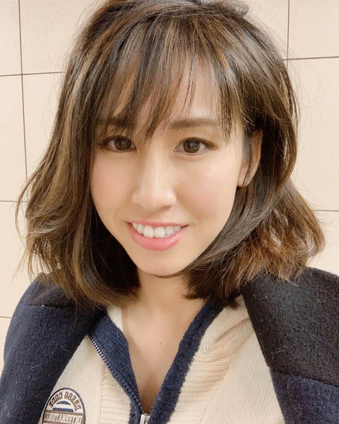 のインスタグラム：「珍しく前髪💇‍♀️！ 前髪似合わなくて避けてたけど、カリスマがやってくれました❗️さすが❗️ @hirokiomine ありがとうございました😊 やっぱり髪型、大事だなぁ〜💃❗️ ありがとうございました❣️ . . . #hairstyle #hair #ヘアスタイル #ドライカット #スタイルまでよく見えちゃうカット #カリスマ美容師 #美容院 #美容 #前髪 #シースルー #流行り #髪型  #fidra #ゴルフスイング #ゴルフ女子 #lpga #jlpga #高尔夫 #골프 #golf #golfswing #ゴルフウェア #コーデ #可愛い」