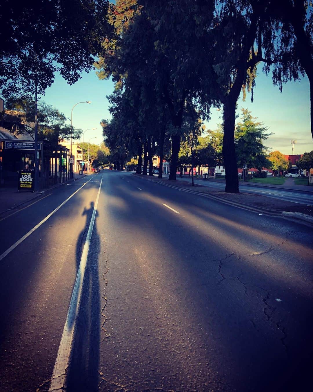 土井雪広のインスタグラム：「Saturday morning ride😎街からは人が消えた…。 皆さんstay healthyで！  #cycling」
