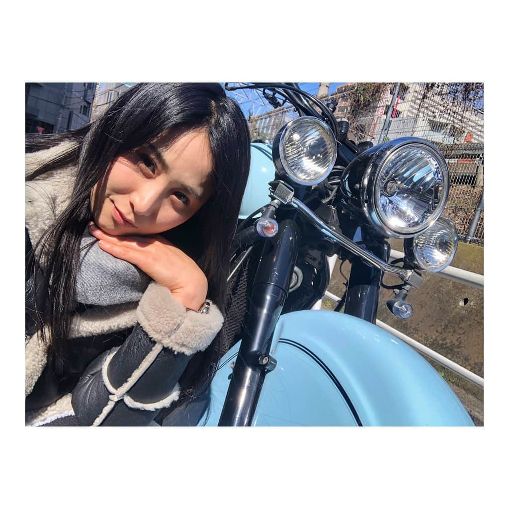 宇田恵菜さんのインスタグラム写真 - (宇田恵菜Instagram)「Planning to go somewhere else, definitely see Cherry blossom with this gorgeous 🏍💓 この季節本当走りやすい✨ そしてオシャレもできるし💃🏻 都内からちょっとの桜絶景ロードないかしら🤔🤔🤔 ------------------------- #motorbike #motorcycle #drifter #vulcan #mybike #ridding #womanrider #vulcandrifter #kawasaki #rider #バイク #バルカン #ドリフター #イザベラ #女性ライダー #バイカー #マイバイク  #kawasakivulcan #kawasakigirl #バルカンドリフター  #えなイズム #ソロツーリング #恵菜バイク #バイク女子 #カワサキ女子 #バイク好き #ベイツ」3月21日 19時48分 - ena2727