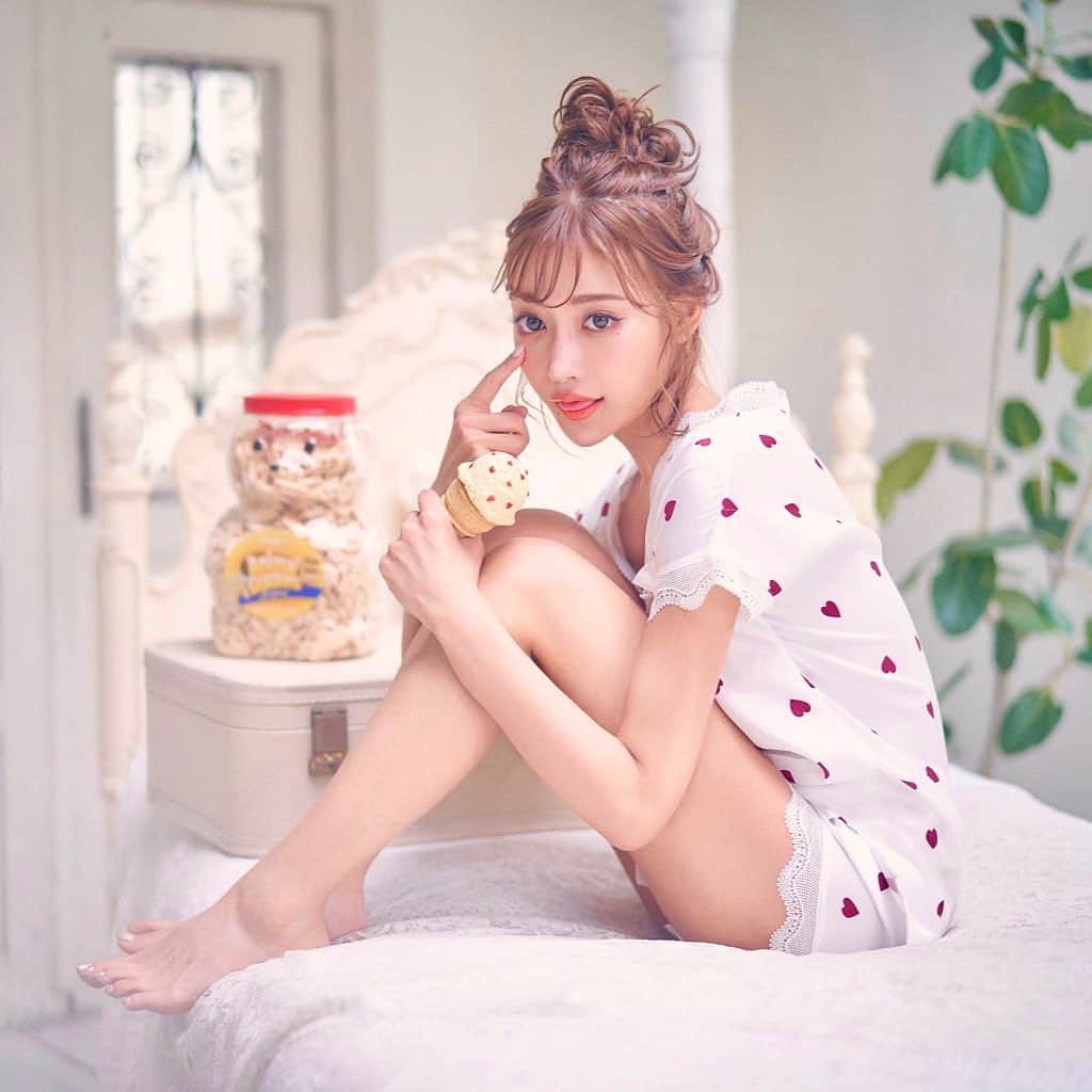 明日花キララのインスタグラム：「だめ🤍🧸🍿」