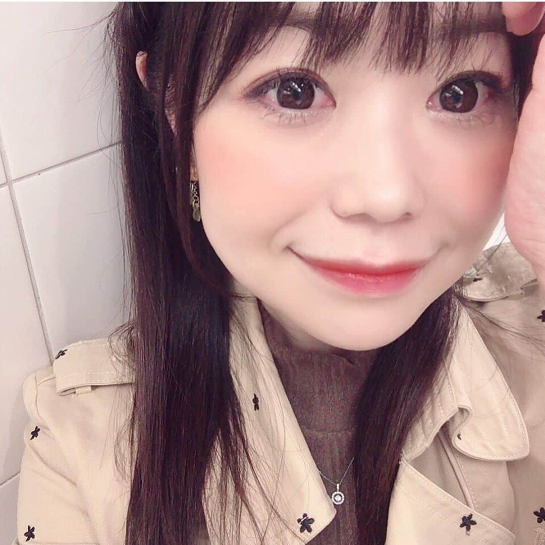 水野愛日さんのインスタグラム写真 - (水野愛日Instagram)「最近した自撮り〜 いろいろメイク研究して 逆にナチュラルになってます  やってもらった編み込みも可愛かったので記録！  #アラフォー #アラフォーヘア #44歳 #美容楽しい #メイク研究中 #自撮り #自撮り女子 #ヴィセチーク #編み込みアレンジ #編み込み #編み込みハーフアップ」3月21日 20時02分 - mizunomanabi